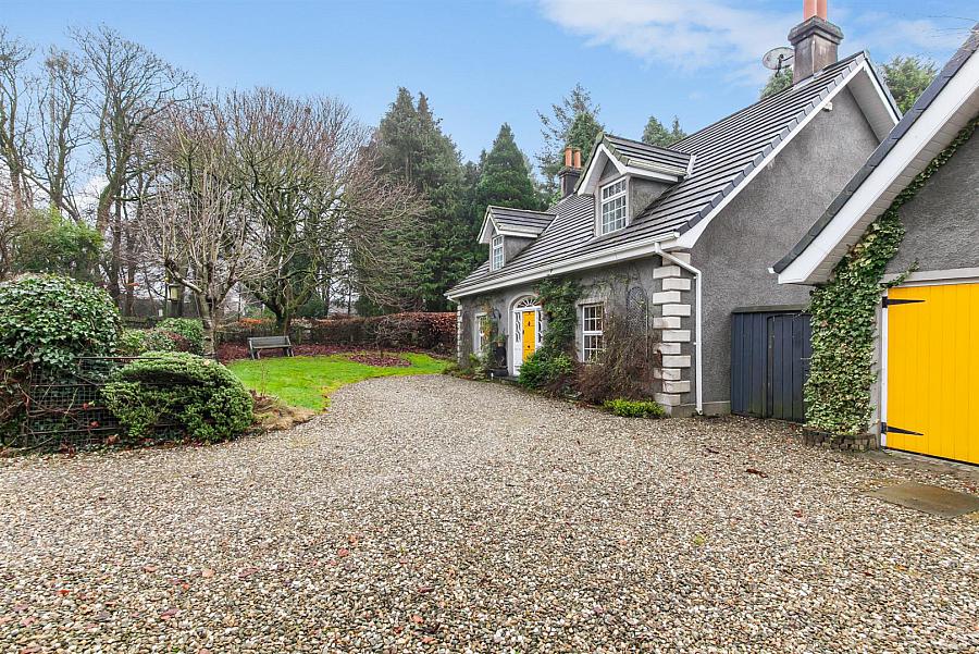 Greenfield Lodge, 10 Greenfield Road