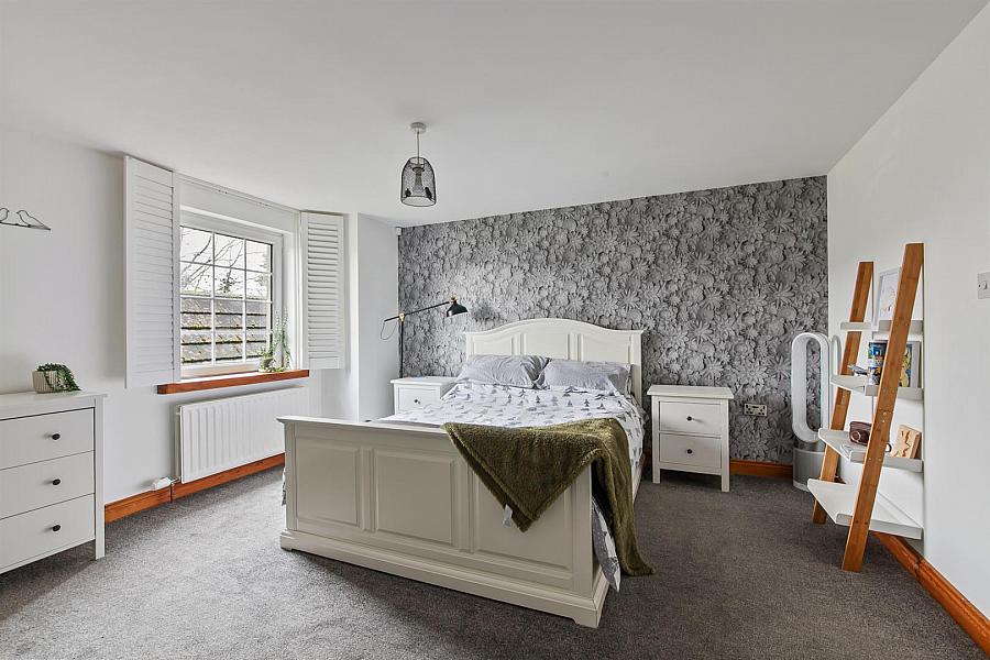 Greenfield Lodge, 10 Greenfield Road