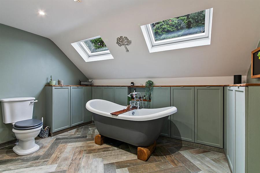 Greenfield Lodge, 10 Greenfield Road