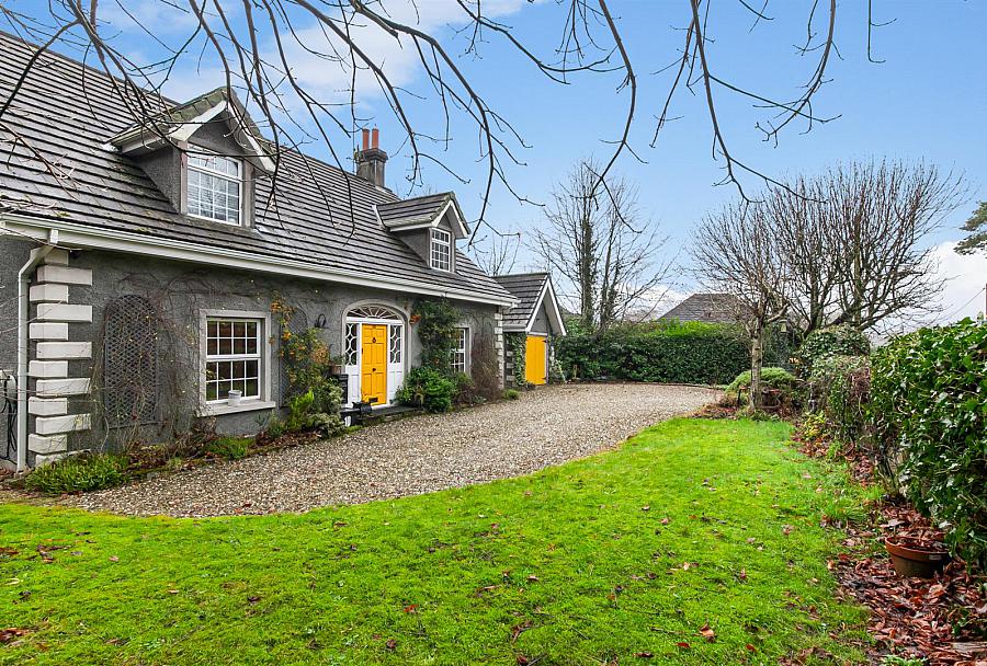 Greenfield Lodge, 10 Greenfield Road