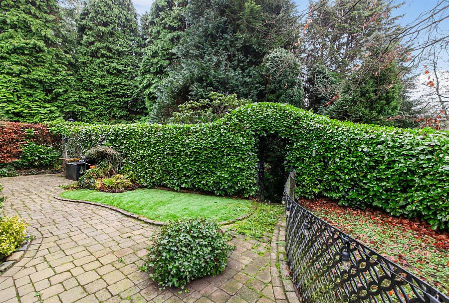 Greenfield Lodge, 10 Greenfield Road