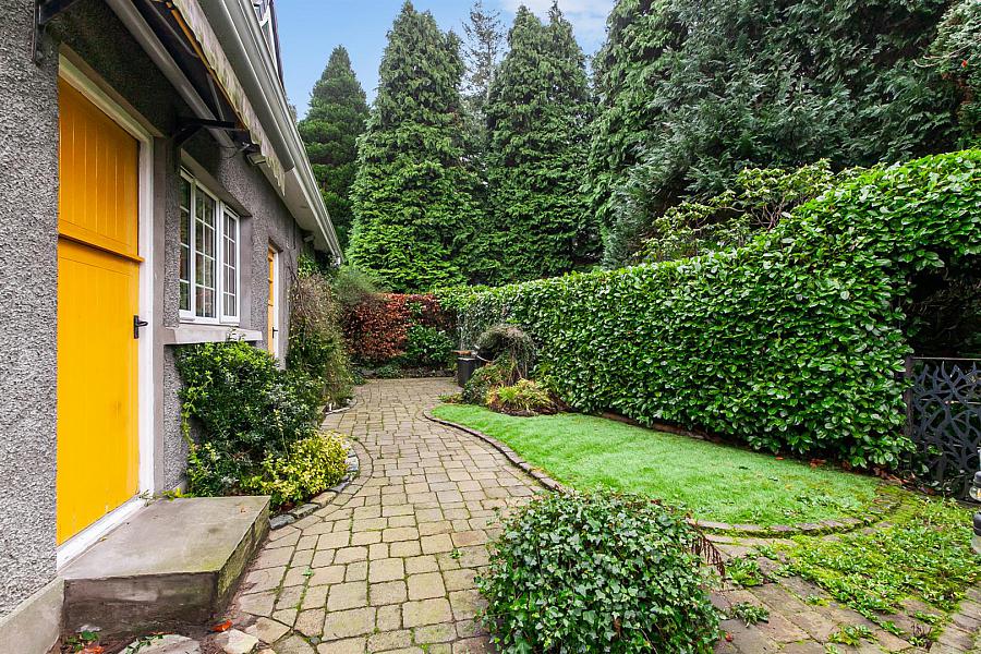 Greenfield Lodge, 10 Greenfield Road