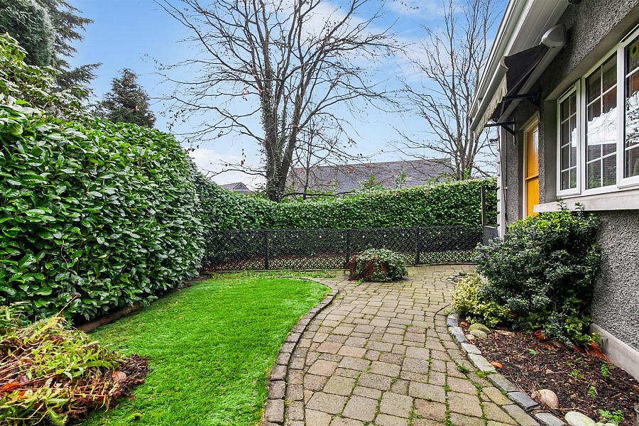 Greenfield Lodge, 10 Greenfield Road