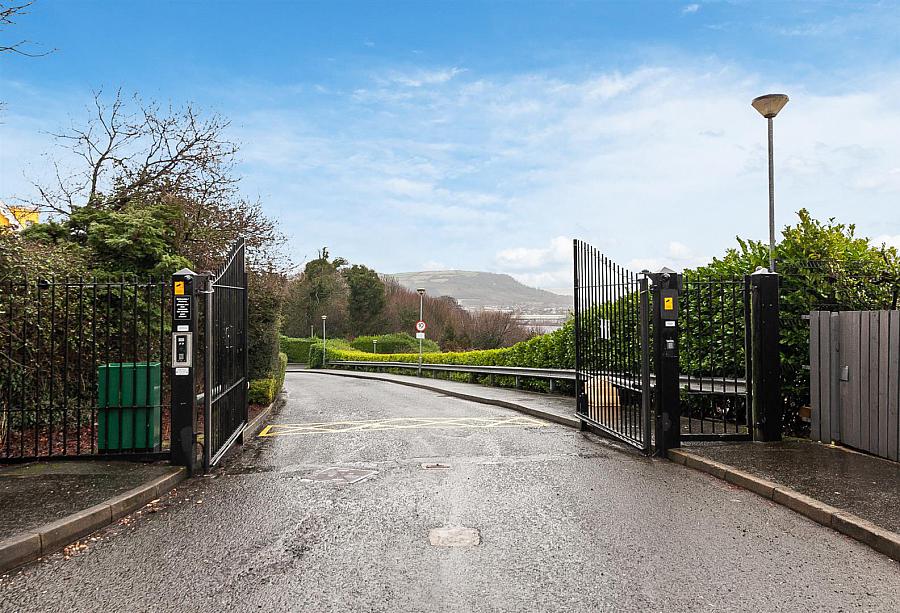 Apartment 93, 8 Northview