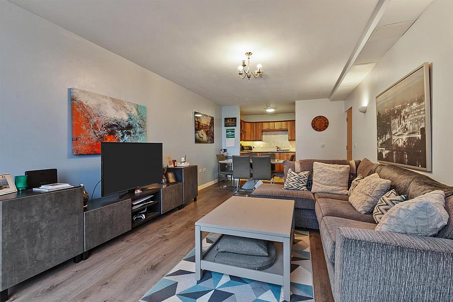 Apartment 93, 8 Northview