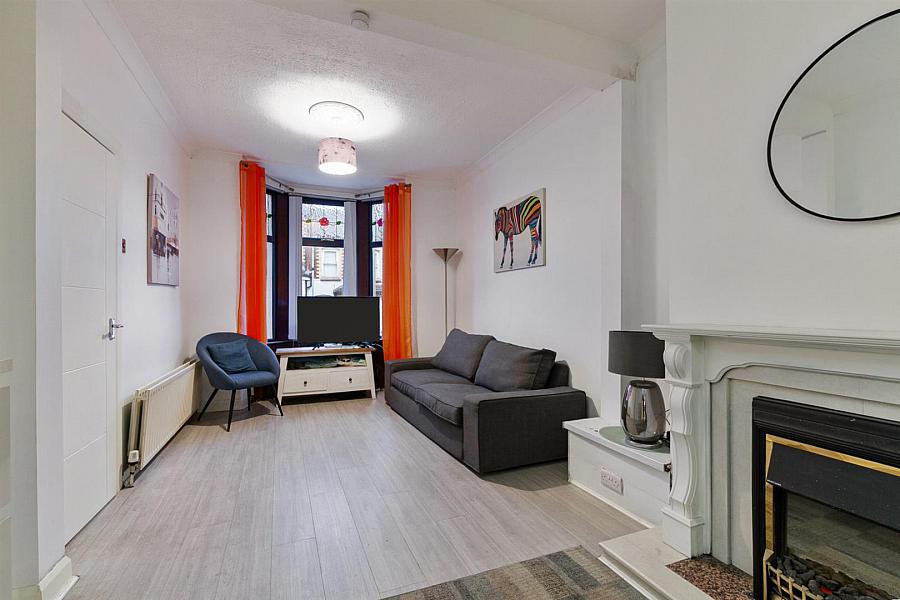 86 Mountcollyer Avenue