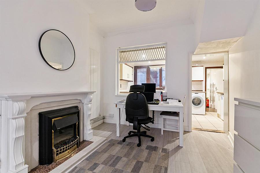 86 Mountcollyer Avenue