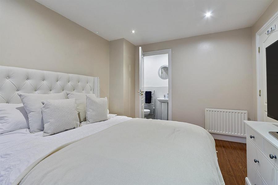 10 Collinbridge Manor