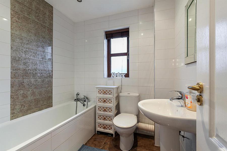 10 Collinbridge Manor