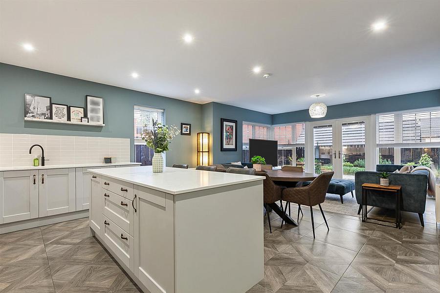 4 Oakfield Park Place