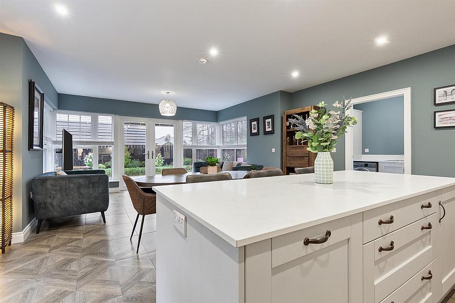 4 Oakfield Park Place