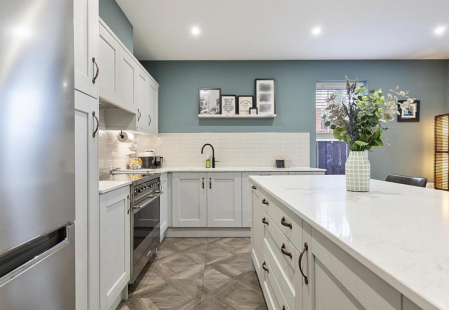 4 Oakfield Park Place