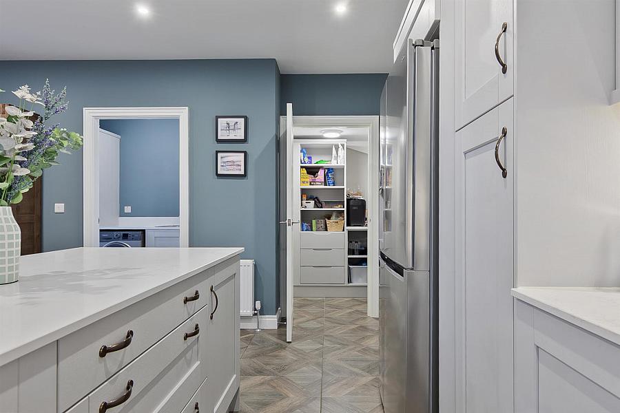 4 Oakfield Park Place