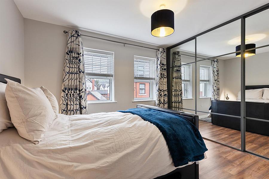 4 Oakfield Park Place