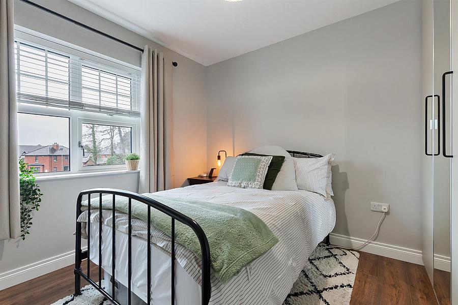 4 Oakfield Park Place