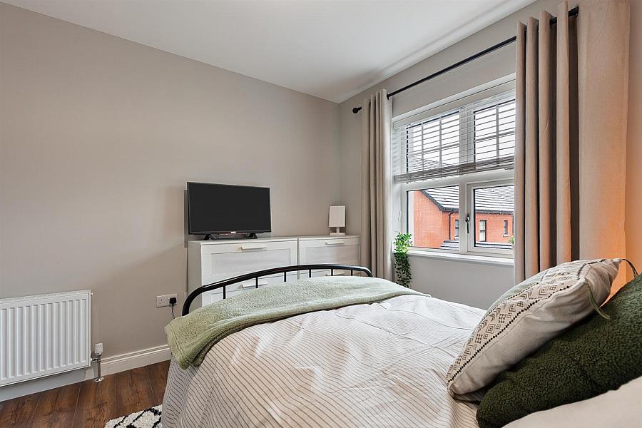 4 Oakfield Park Place