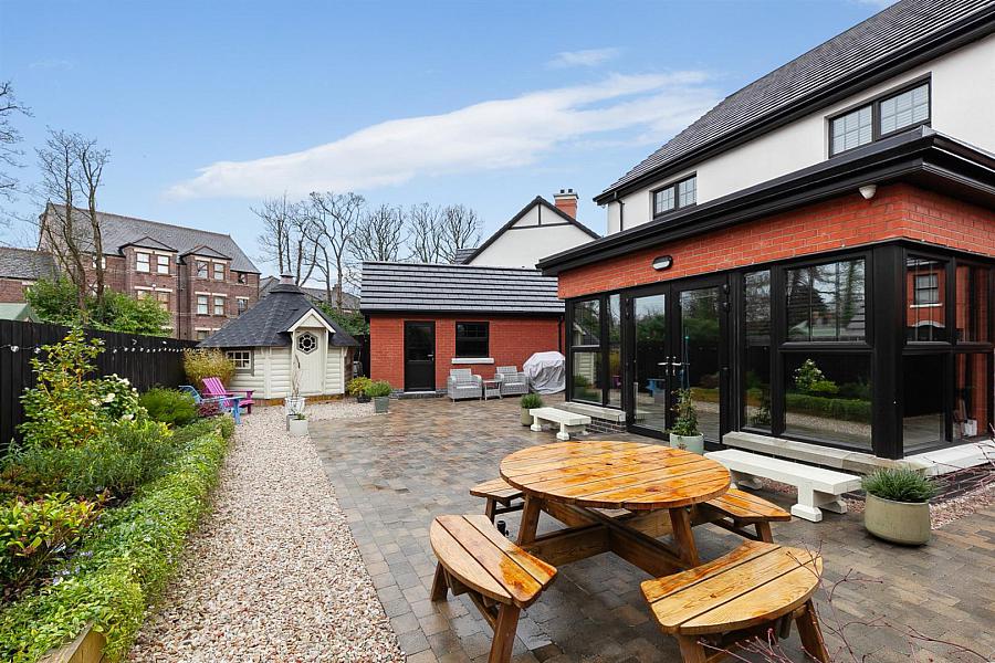 4 Oakfield Park Place