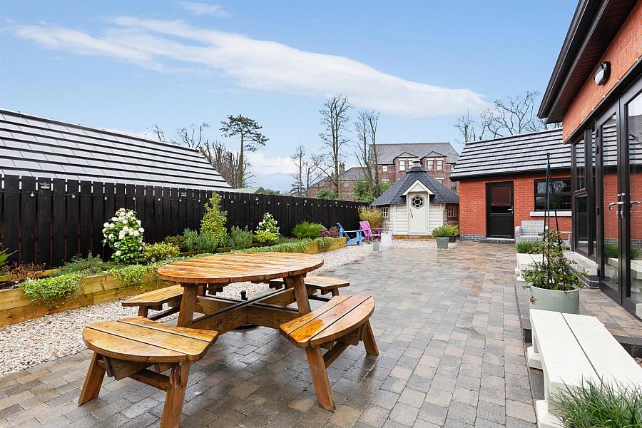 4 Oakfield Park Place