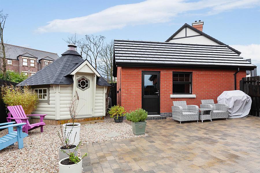 4 Oakfield Park Place