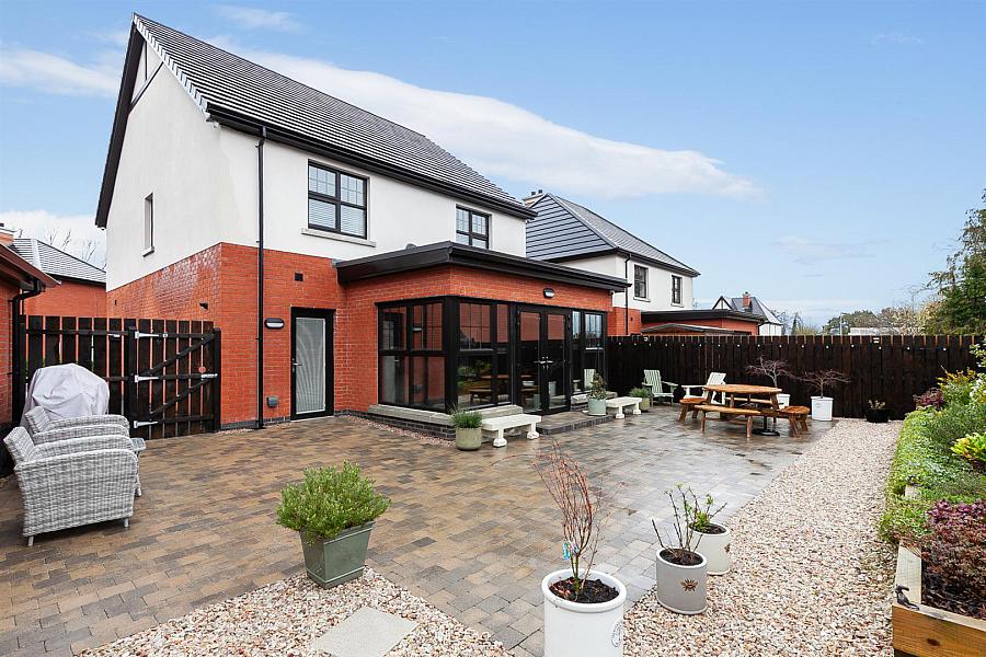 4 Oakfield Park Place