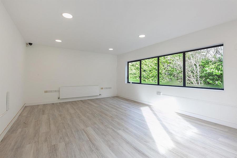 First Floor Commercial Unit At 29 Ballyclare Road