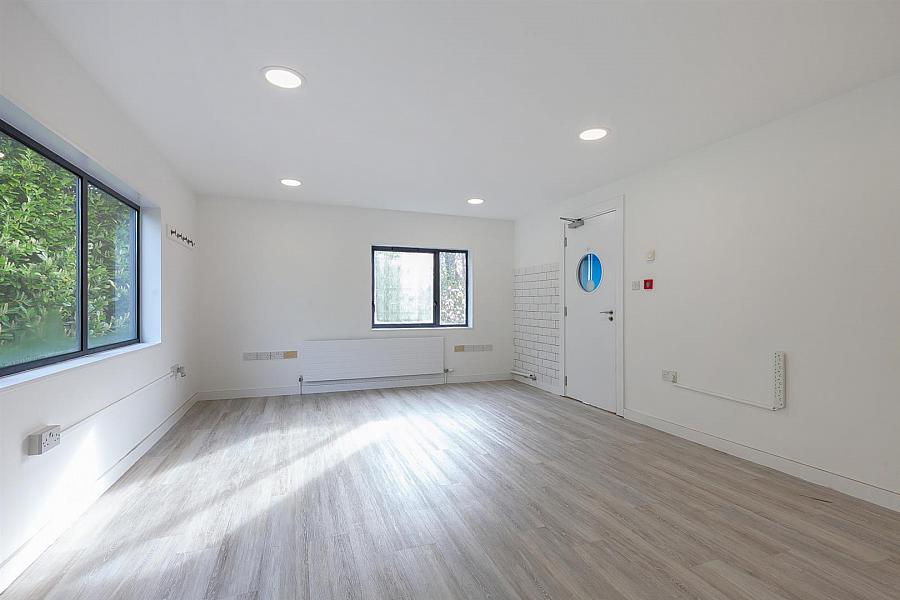 First Floor Commercial Unit At 29 Ballyclare Road