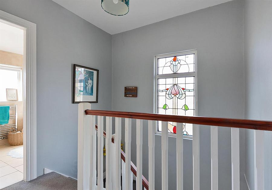 5 Hillview Drive