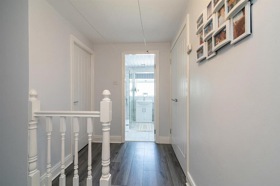 4 Valleyside Close