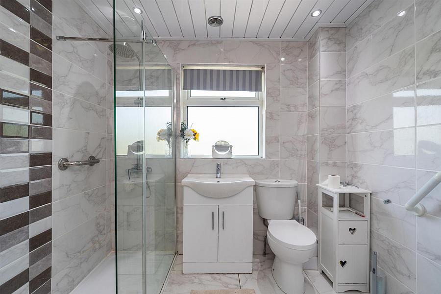 4 Valleyside Close