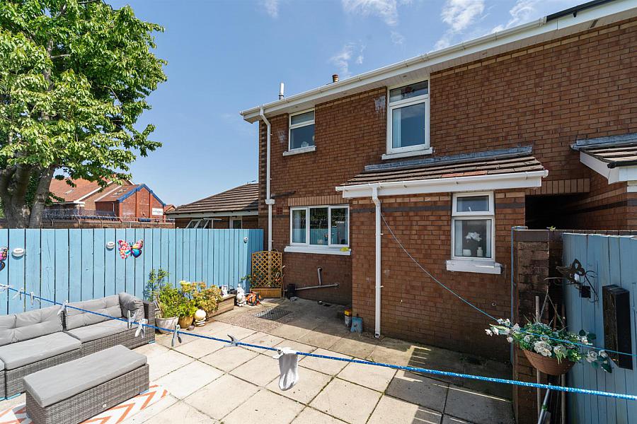 4 Valleyside Close