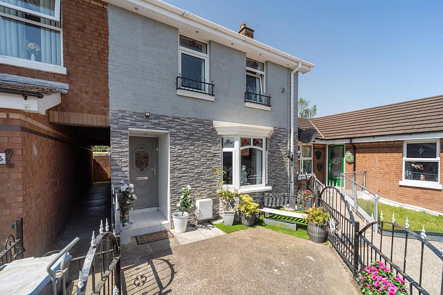 4 Valleyside Close