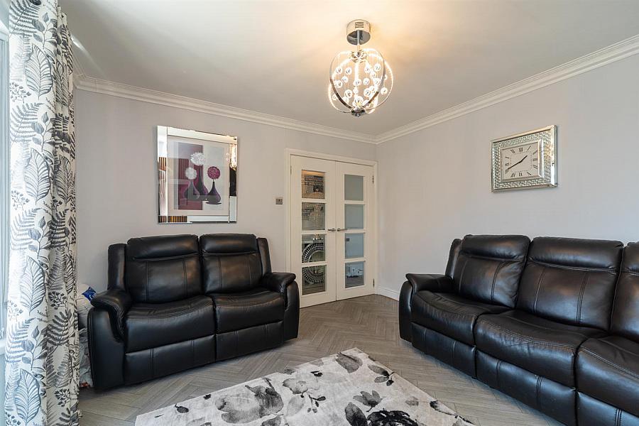 4 Valleyside Close