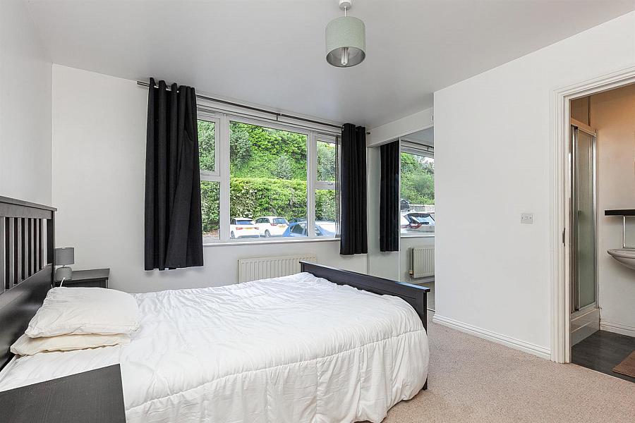 Apartment 37, 4 Northview