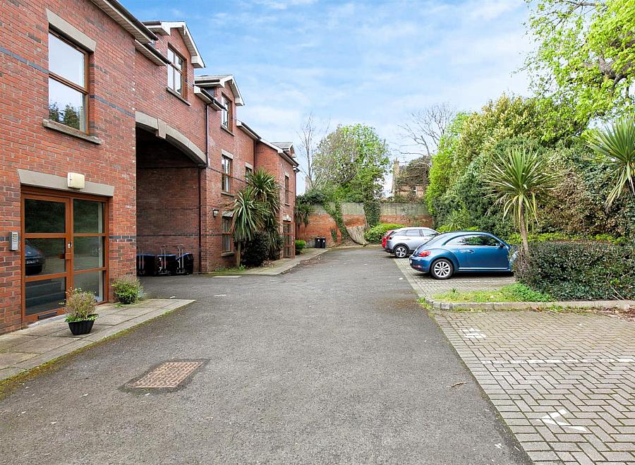 Apartment 3 St James Court