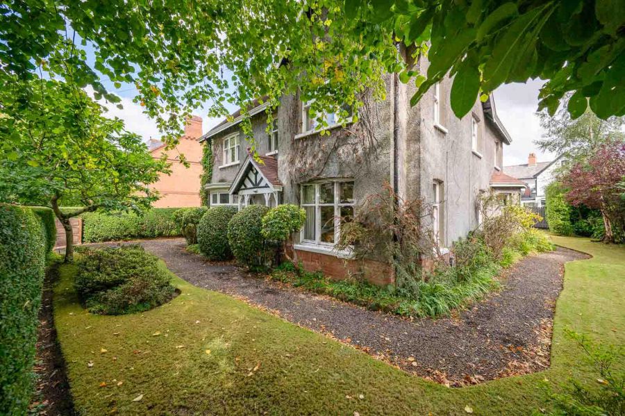 22 Myrtlefield Park