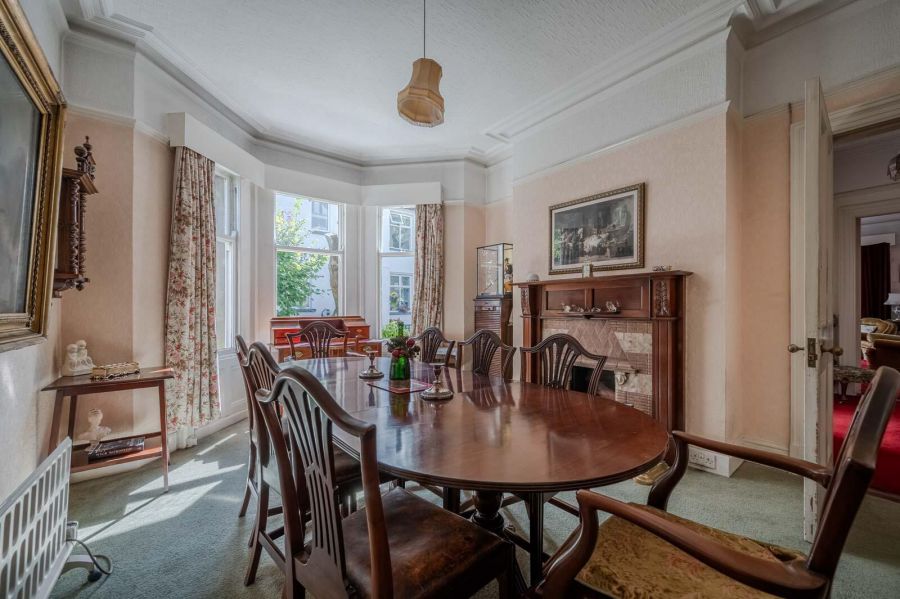 22 Myrtlefield Park
