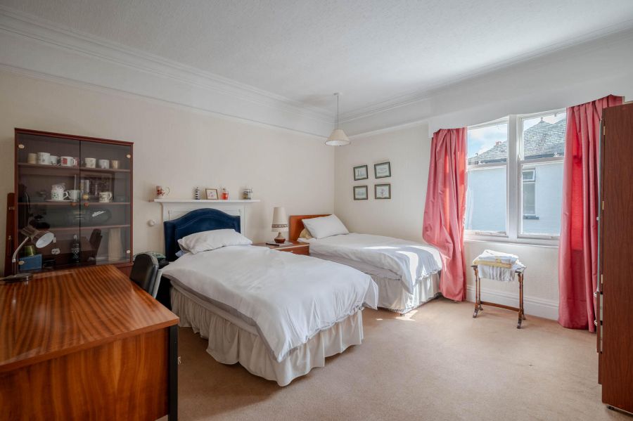 22 Myrtlefield Park
