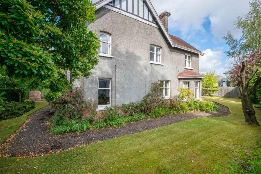22 Myrtlefield Park