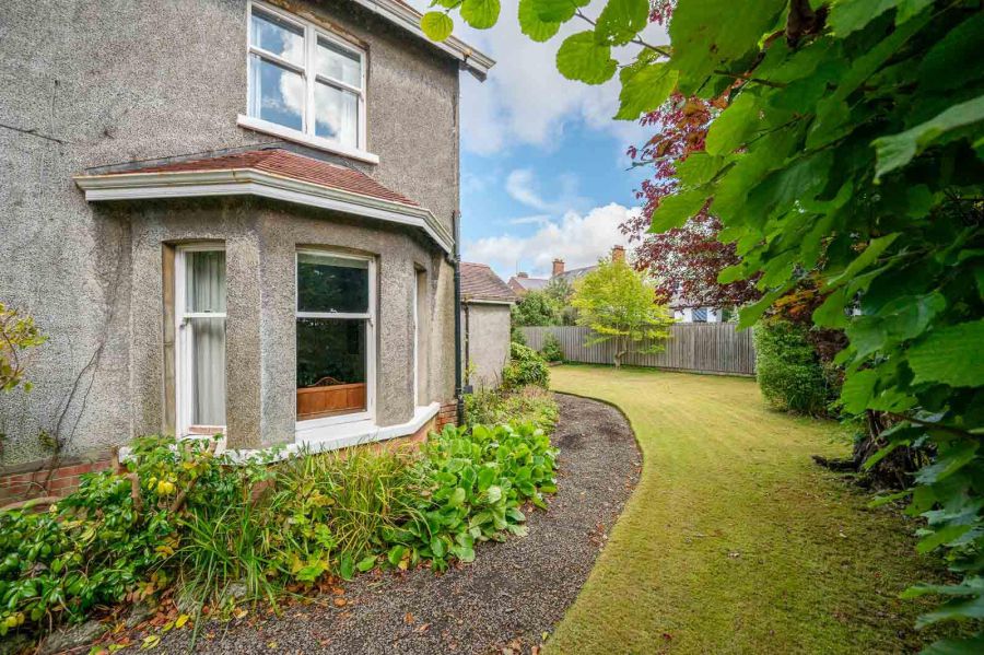 22 Myrtlefield Park