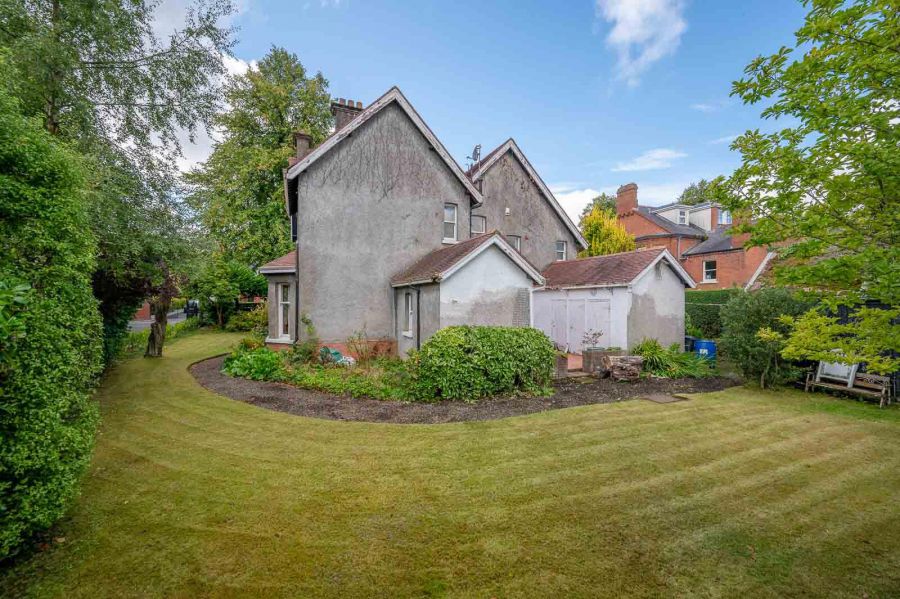 22 Myrtlefield Park