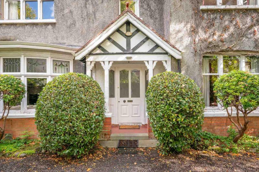22 Myrtlefield Park