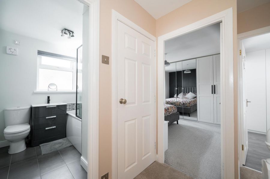 1a Ashmount Park