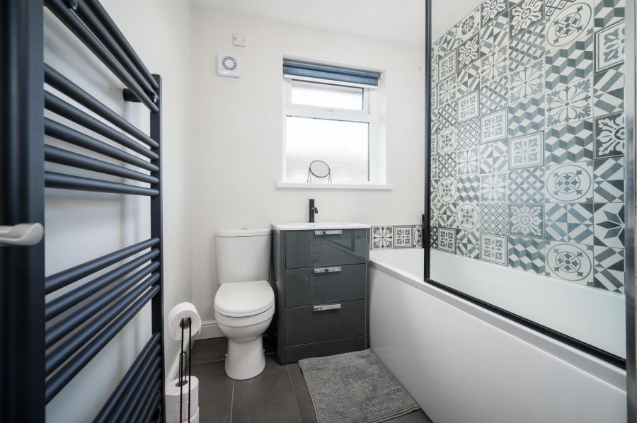 1a Ashmount Park