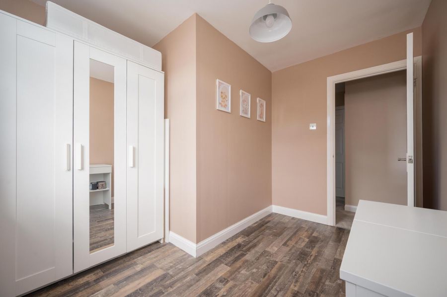 1a Ashmount Park