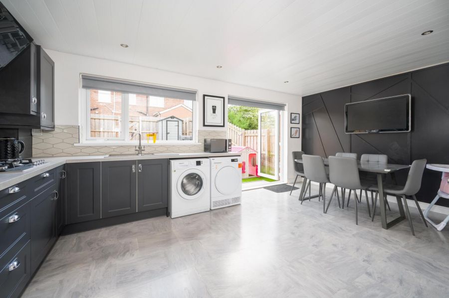 1a Ashmount Park