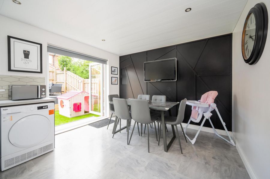 1a Ashmount Park