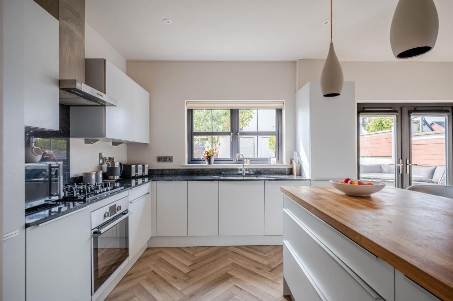 10 Bracken Hill Square
