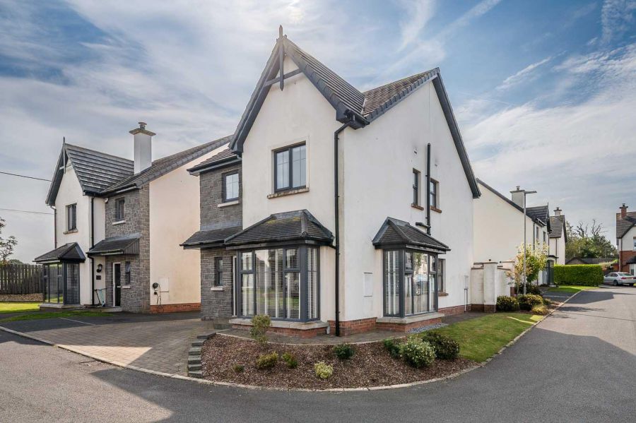 10 Bracken Hill Square