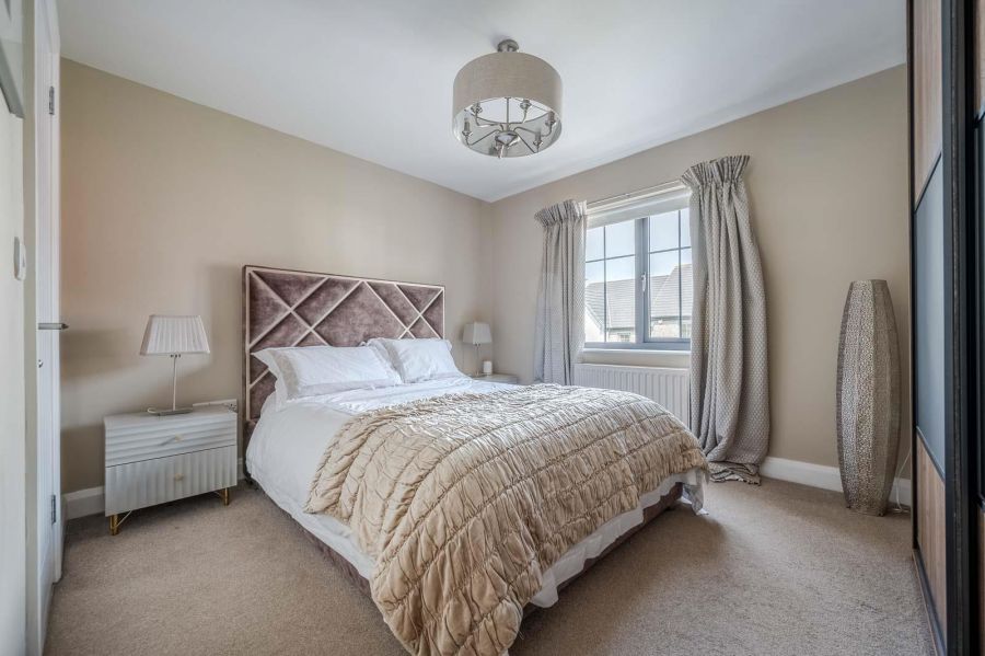 10 Bracken Hill Square