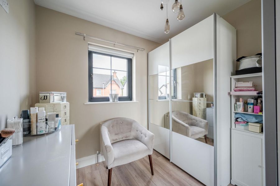 10 Bracken Hill Square